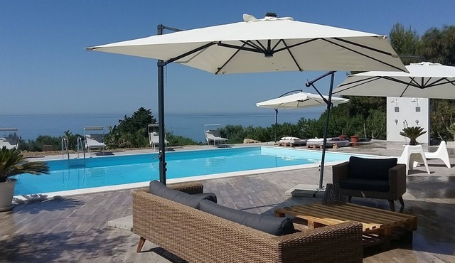 VILLA MALOUGA WITH SWIMMING POOL 100M FROM THE BEACH