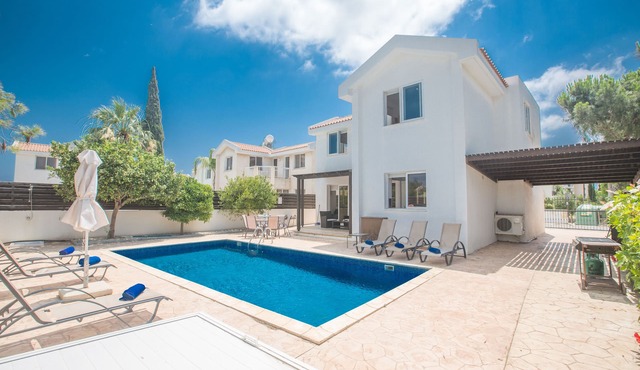 Villa Mandy, Modern 3BDR Protaras Villa with Pool, Short Walk to all Amenities