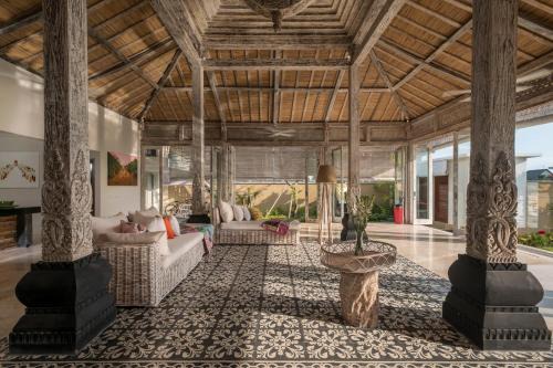 Villa Manggala - 13 mins walk to Berawa Beach