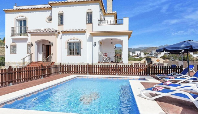 Villa Mango - Three Bedroom Villa, Sleeps 6