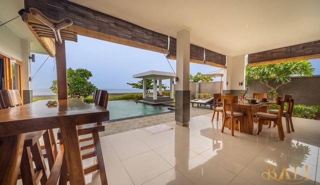 Villa Manik Segara · Premium 3BR Ocean/beach front villa!