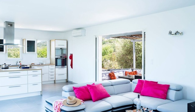 Villa Mare - Four Bedroom Villa, Sleeps 8