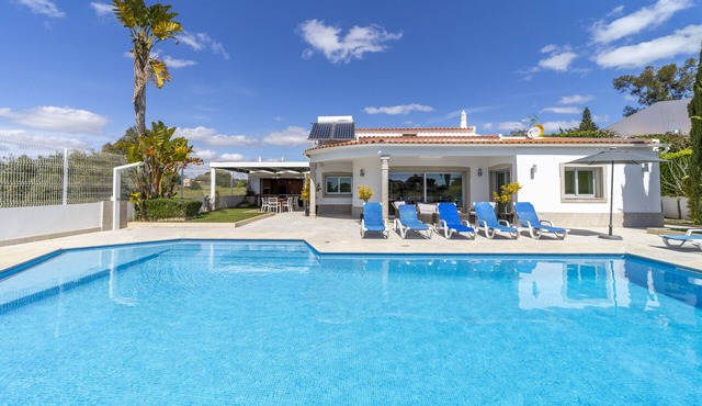 Villa Maria is a modern, spacious villa with the option to heat the pool