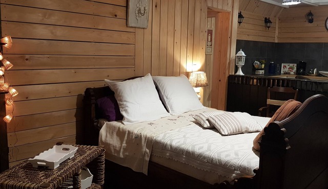 VILLA MARIA: studio 10 minutes walk from the city. Supermarket bakery prox
