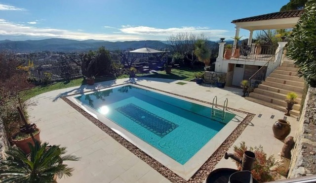 Villa Marie - exceptional view close to the village
