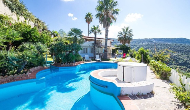 Villa Marisa, with private pool and sea view near the beach