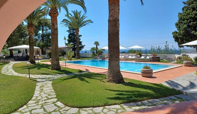 Villa Martina - "Ginestra" room, in the annex of a prestigious Villa