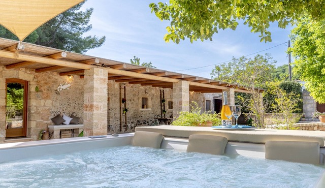 Villa 'Masseria Paduli' with Private Terrace, Wi-Fi and Air Conditioning
