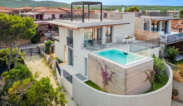 Villa Mathis with Sea View, Wi-Fi and Air Conditioning