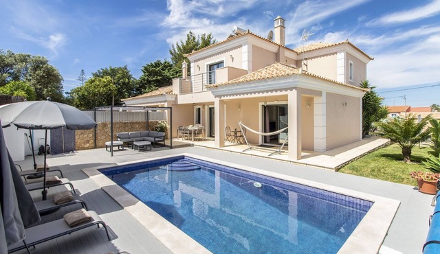 Villa Maya | 3 Bedrooms | Modern | Almancil