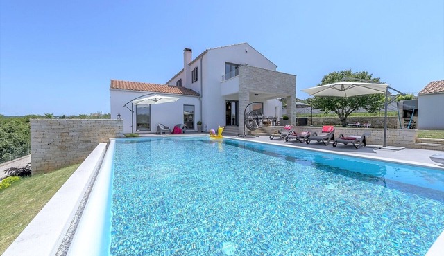 Villa Meli with Infinity Pool and Whirlpool