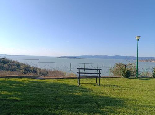Villa Melissa with a pool in the tranquility of the hills with a view of Lake Trasimeno