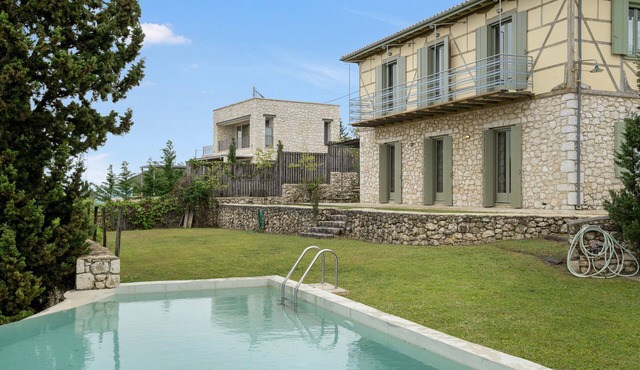 Villa Melivaro: Sea View, Private Pool & Wi-Fi in Tsoukalades