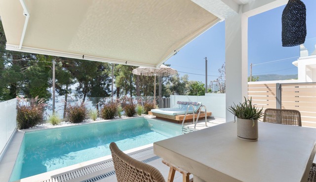 Villa 'Mella Roa - Onyx' with Sea View, Wi-Fi and Air Conditioning