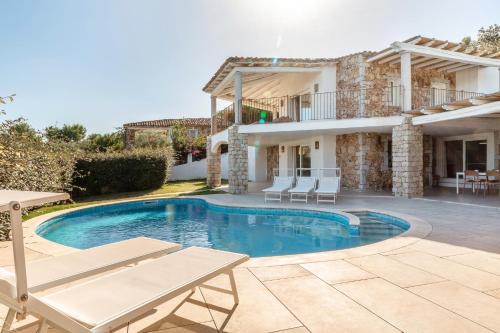 Villa Melograno con piscina e giardino privato a soli 500 mt dal mare