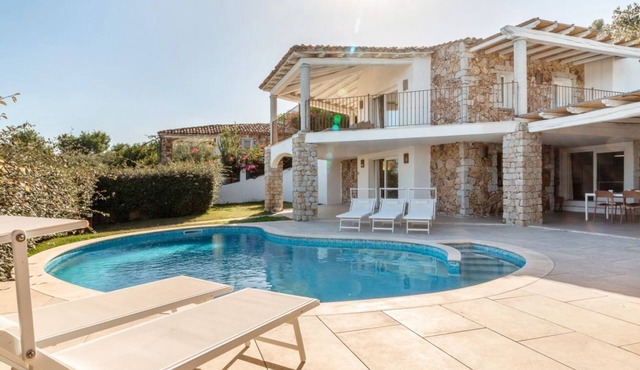 VILLA MELOGRANO with pool and private garden just 500 meters from the sea