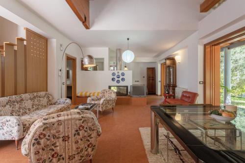 Villa Mendolia Hot Pool and Design