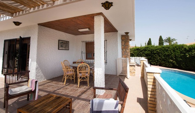 Villa Mercedes: family friendly villa, private pool and garden