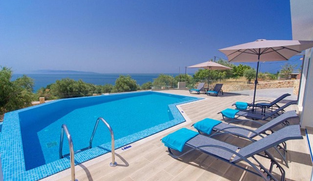 Villa Michou Thalassa by Villa Plus