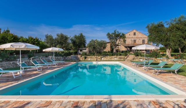 Villa Mici, comfortable country house with pool near Fermo, 15 minutes from the Adriatic Coast