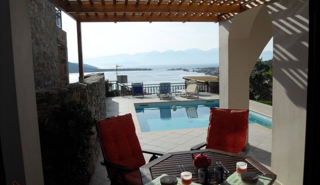 VILLA MINOS, Elounda Bay views - Private Pool, near Beach & Shops FREE WI-FI