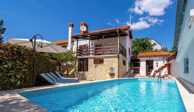 Villa mit Whirlpool und Pool
