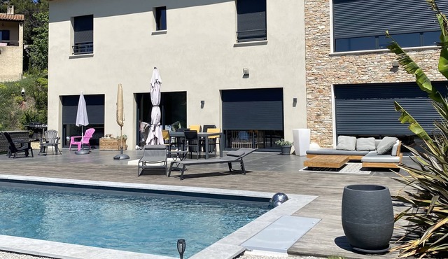 Villa Moderne Avec Piscine , vue Imprenable
