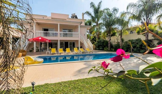Villa Monte Do Alvor is a great 5 bedroom villa, fully airconditioned with private pool