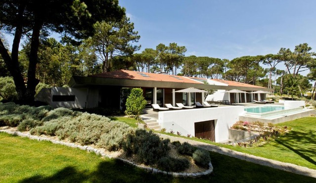 Villa Monte Serves