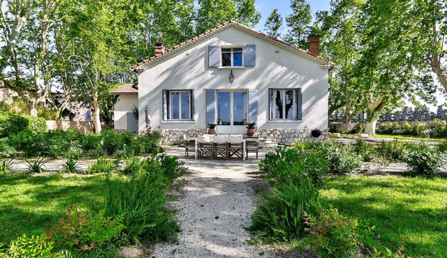 VILLA MONTEL