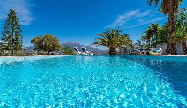 Villa Monterosa with Lake and Mountain View, Pool, Garden & Wi-Fi