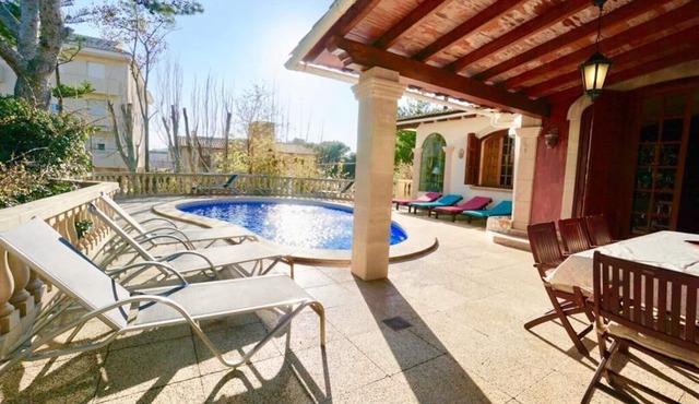 VILLA MUNAR I, Beautiful villa with swimmingpool ideal for families, quiet place