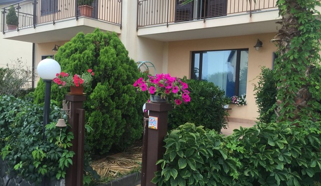 Villa Muse Holiday oasis by the sea of CapoMulini-Acireale Holiday Rental