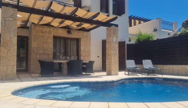 Villa Nausicaa, Aphrodite Hills Golf Resort, Private Heated Pool With Jacuzzi