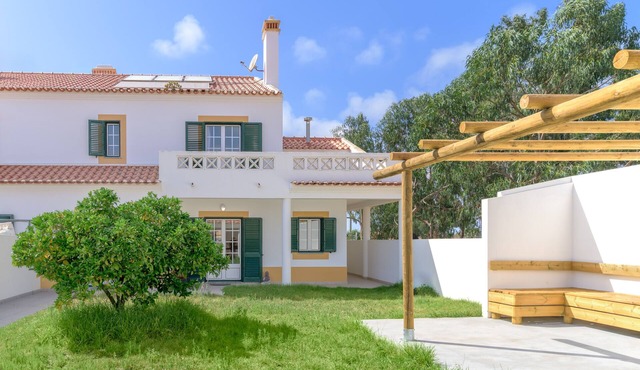 Villa 'Nelson E Esperanca' with Private Terrace, Private Garden and Wi-Fi
