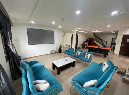 Villa near Adda Heights Yi Jia Restaurant Pool Table