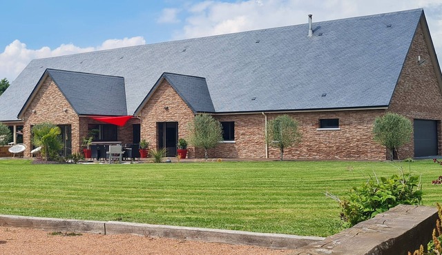 Villa near Honfleur. Less than 5min to see the ARMADA boats