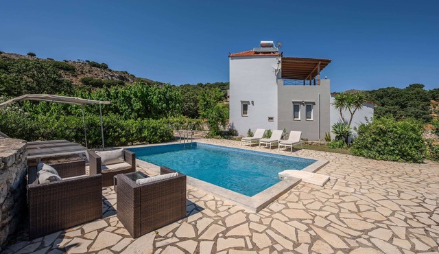 VILLA NEFELI, WITH MOUNTAIN VIEW, PRIVATE POOL AND GARDEN