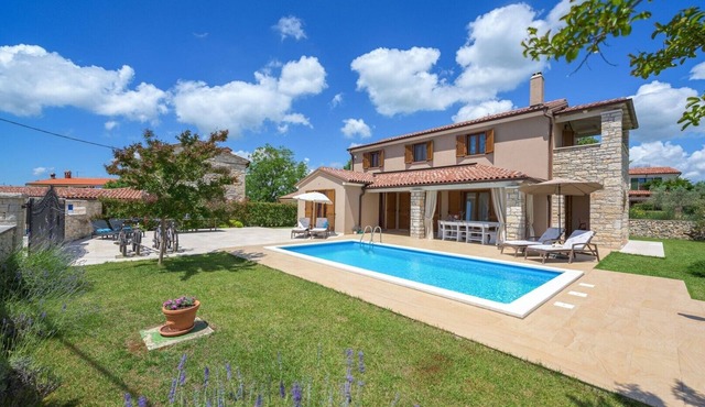 Villa Neo by Villsy in Tinjan