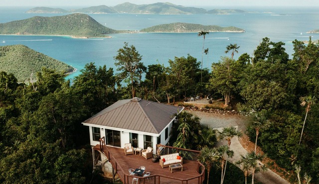 Villa Nesta ~ Bright & Modern Villa w/Solar!