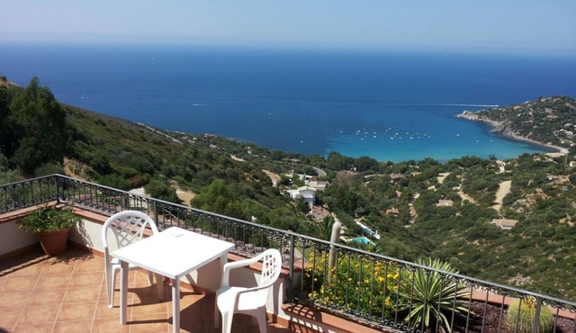 Villa Nettuno with a breathtaking view of the bay of Torre delle Stelle