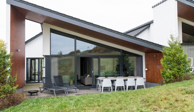 Villa 'Neuastenberg Alexander 4' with Mountain View, Shared Terrace and Wi-Fi