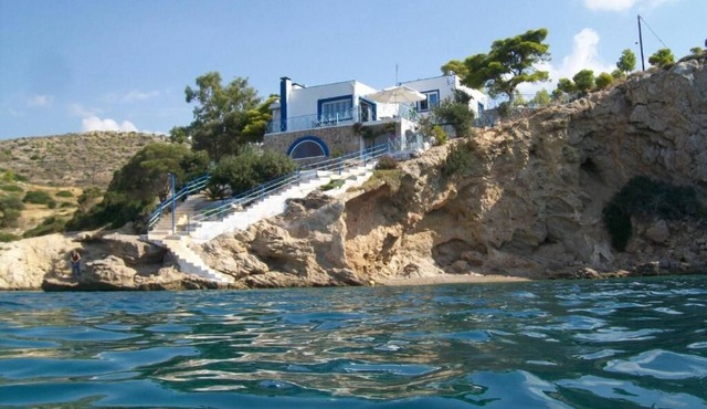 Villa Nikolitsa with privet beach