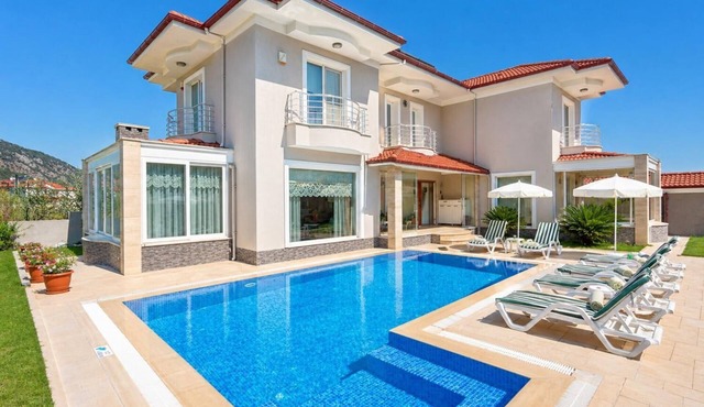 Villa Nirvana - Five Bedroom Villa, Sleeps 10