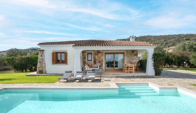 Villa Noah Elysia - private pool villa in Budoni