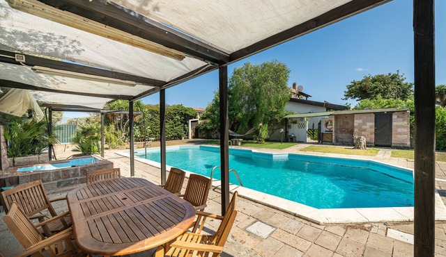 Villa 'Noemi' with Shared Pool, Wi-Fi and Air Conditioning