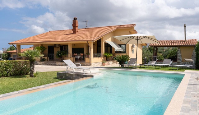 Villa 'Oasi Della Pace, Partinico' with Mountain View, Private Pool and Wi-Fi