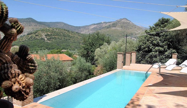 VILLA OASIS Relax & pool 15 min. far from the sea