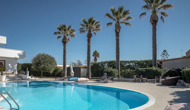 Villa Ognina Dependance I with pool by Wonderful Italy