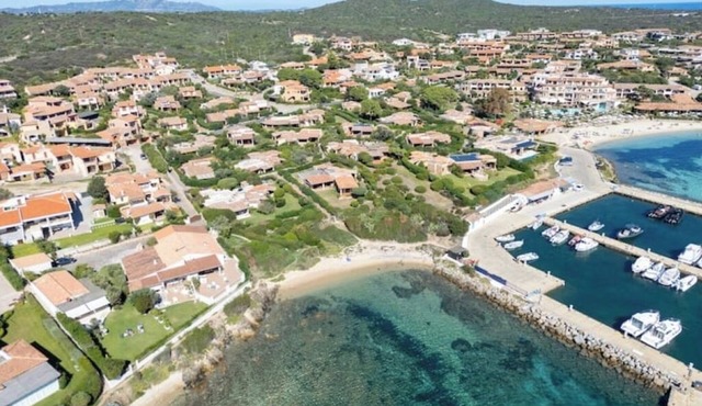Villa Oleandra - Elegant Shelter Two Steps from the Sea in Caddinas Bay